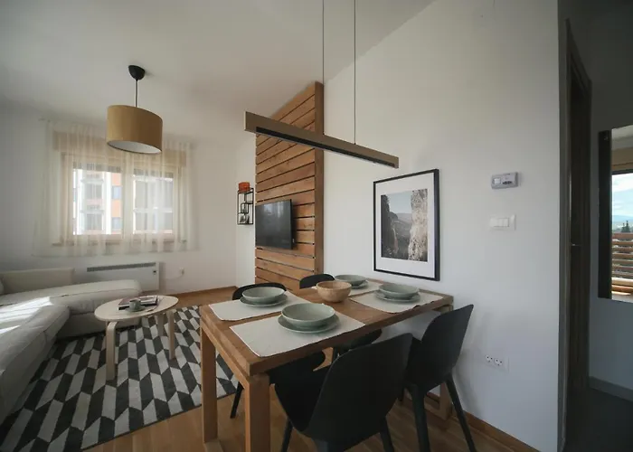 Highlander - Sa Garaznim Mestom Zlatibor